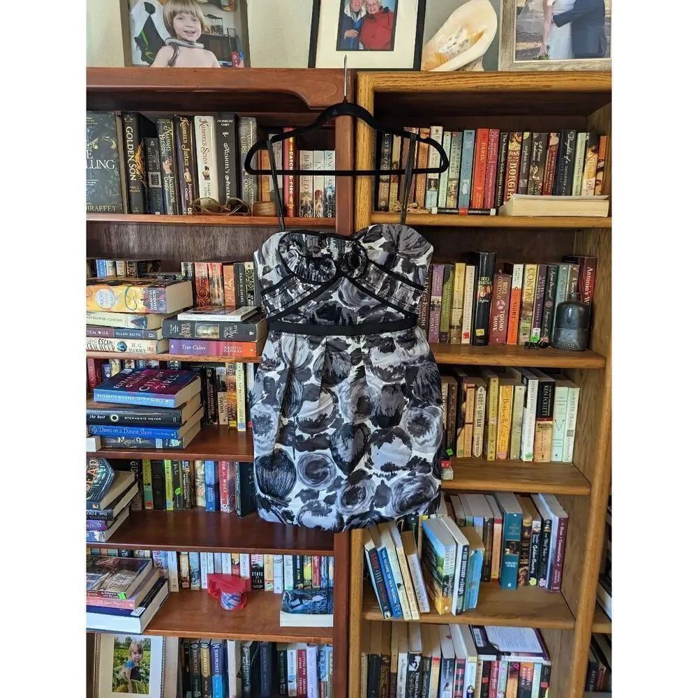 BCBGMAXAZRIA black combo black and white floral puff skirt strapless mini sz 8